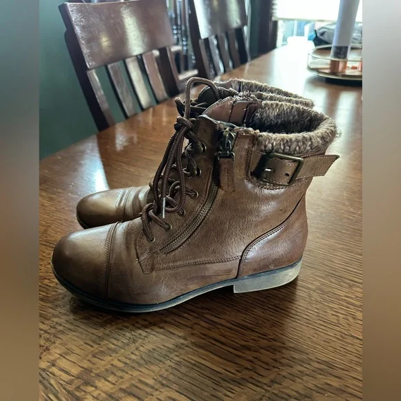 Women’s Brown Lace-Up Ankle Combat Boots (9) - Picture 4 of 8